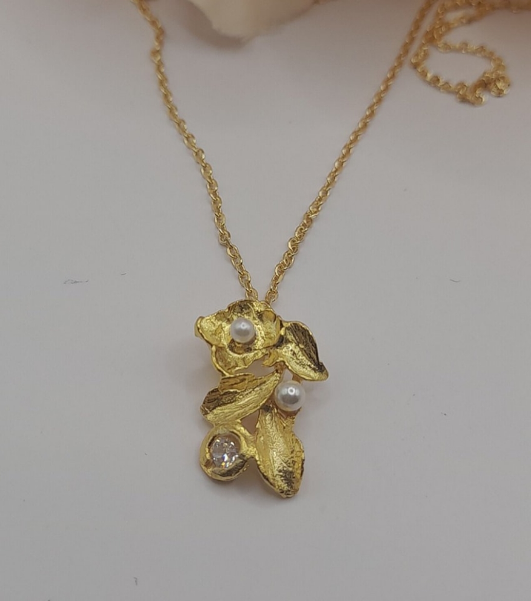 Imagem de Colar em Prata Dourada com Pérolas 