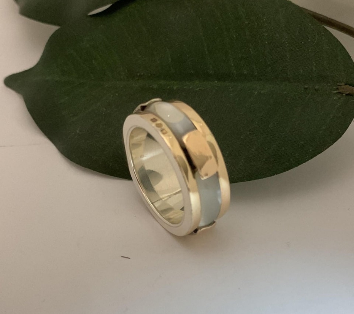 Imagem de Aliança em Ouro 9k com Prata e Pedra Natural- 7mm 