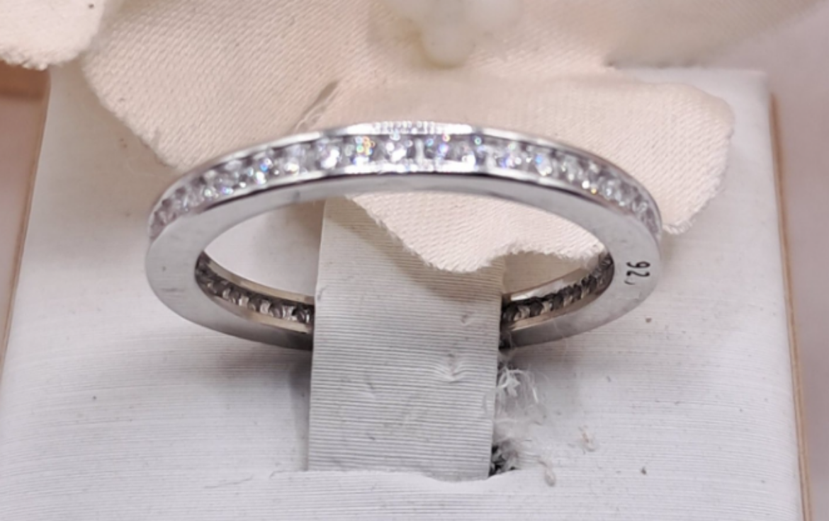 Imagem de Anel de Memória em Prata com Zirconias 